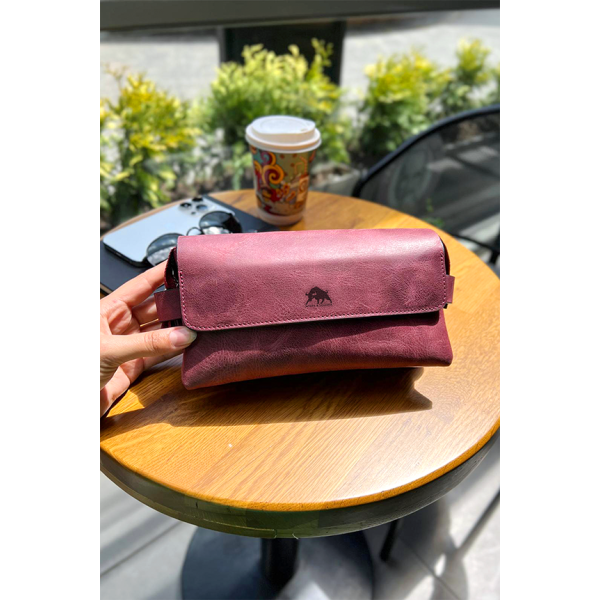 Bordo Hakiki Deri Unisex Çanta: Fermuarlı, Mıknatıslı ve Tutamaçlı Telefon Bölmeli, Gerçek Deri Şıklığı